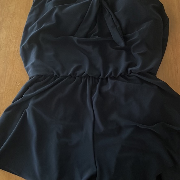 Perfect one piece - Picture 3 of 5